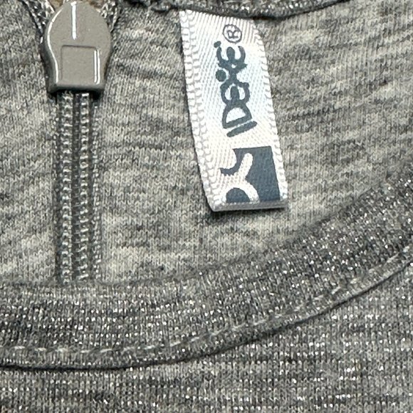 IDEXE  Girls Long Silver Short Sleeve Dress Size 5/6 In Great Shape… - Picture 3 of 5